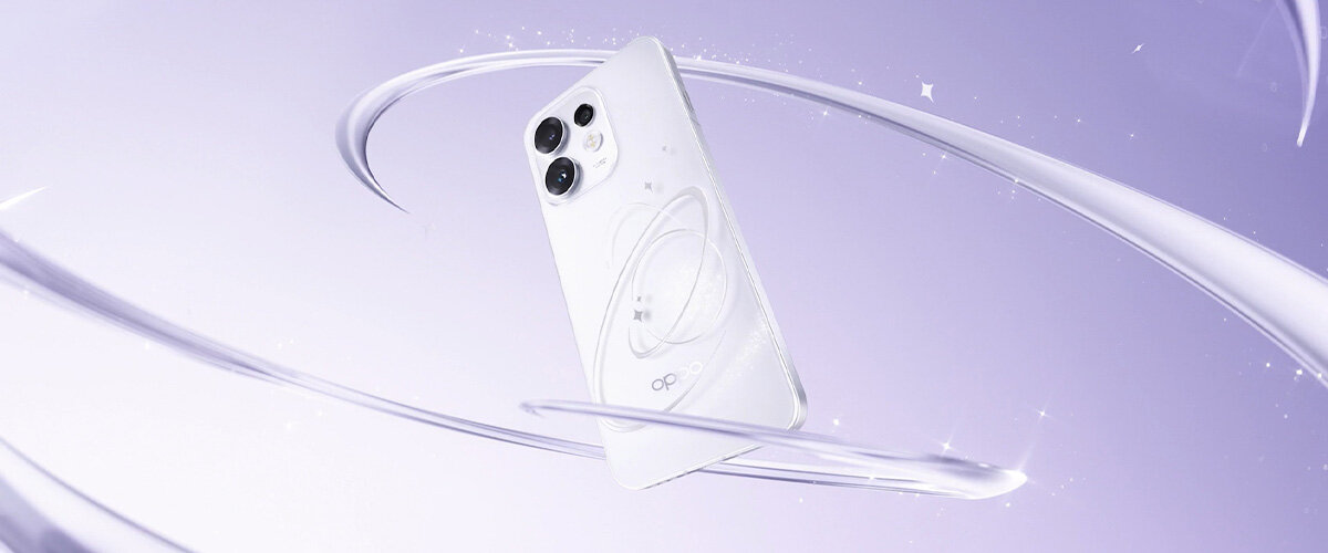 Na fioletowym tle widoczny jest biały smartfon z trzema aparatami i logo OPPO. Wokół telefonu znajdują się białe, zakrzywione linie przypominające pierścienie.