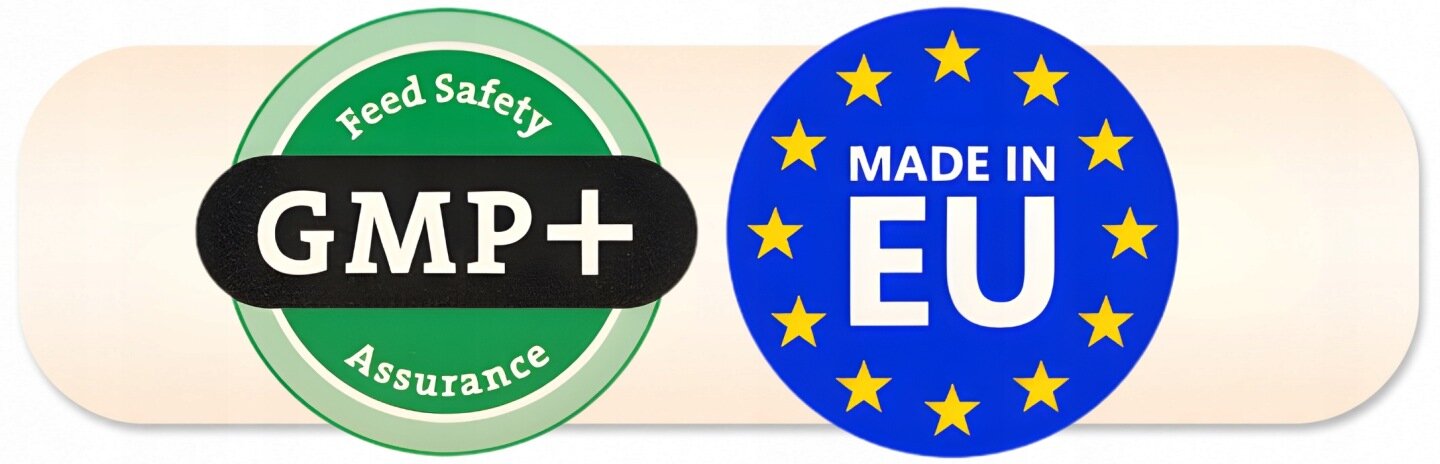 Obraz przedstawia dwa okrągłe znaki. Pierwszy z napisem \'Feed Safety Assurance GMP+\' w zielonym kolorze, drugi z napisem \'MADE IN EU\' na niebieskim tle z żółtymi gwiazdami.