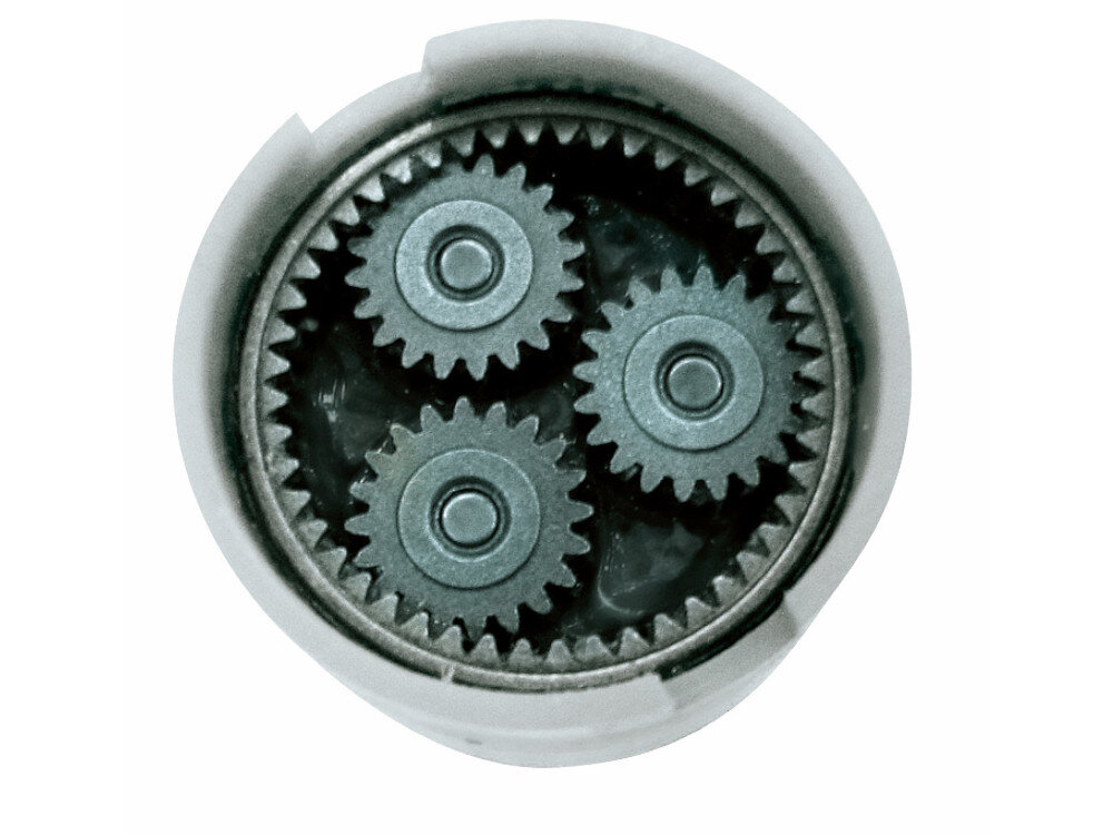 Obraz przedstawia mechanizm z czterema metalowymi kołami zębatymi umieszczonymi wewnątrz okrągłej obudowy.