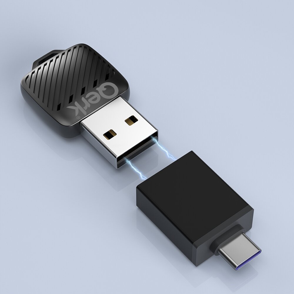 Obraz przedstawia dwa elementy adaptera USB z logo \'Qerk\', połączone niebieskimi liniami symbolizującymi przepływ energii. Jeden element ma złącze USB, a drugi USB-C.