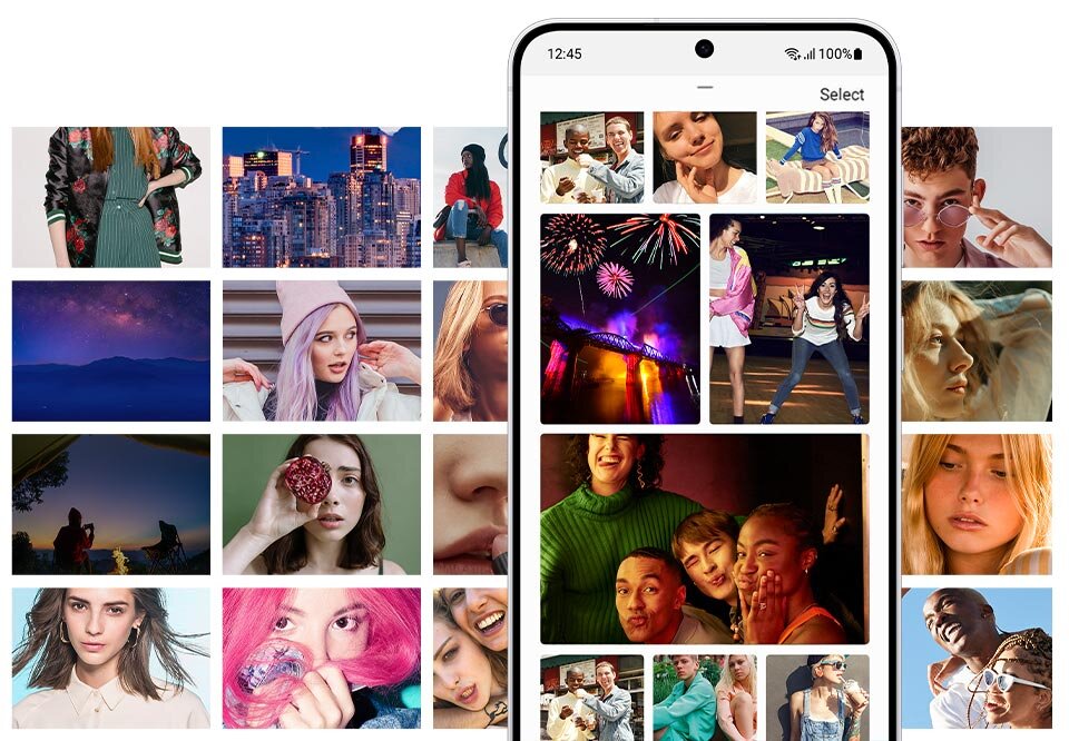 Obraz przedstawia smartfon z wyświetlaczem pokazującym galerię zdjęć, w tym fajerwerki i grupę osób. W tle widoczne są miniatury różnych zdjęć, takich jak portrety i krajobrazy.