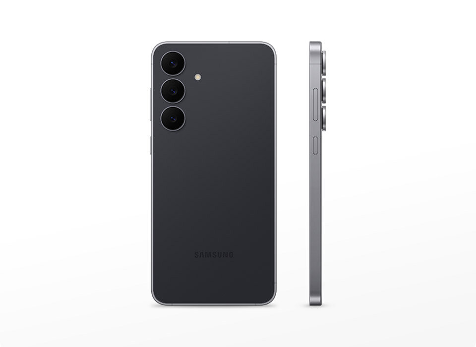 Smartfon z trzema aparatami z tyłu i logo \'SAMSUNG\'. Widok z boku pokazuje przyciski na krawędzi urządzenia.