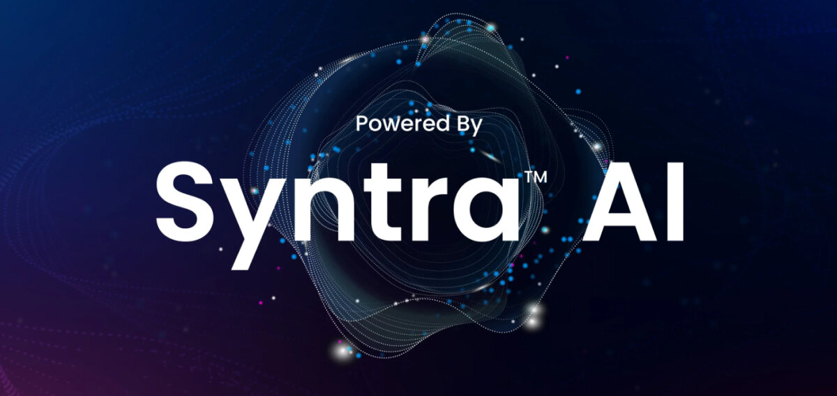 Napis „Powered by Syntra AI (Artificial Intelligence)” na granatowym tle.