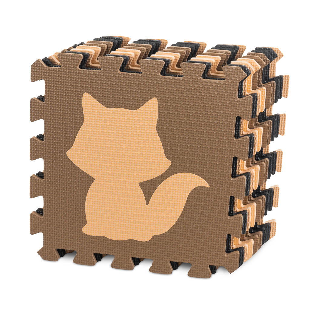 Stos kwadratowych, piankowych puzzli w kolorze beżowym z wyciętym kształtem lisa. Puzzle mają ząbkowane krawędzie umożliwiające łączenie.