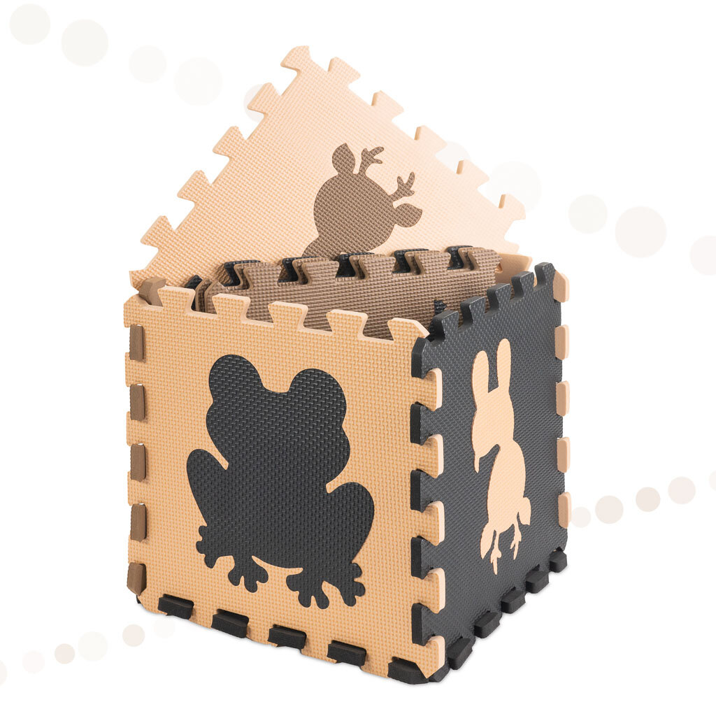 Dwustronna mata piankowa w formie puzzli, w kolorach beżowym i czarnym, z wyciętymi sylwetkami zwierząt. Elementy maty są połączone w kształt sześcianu.