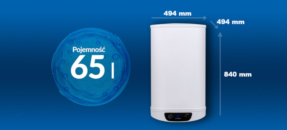 Obraz przedstawia biały bojler elektryczny z wyświetlaczem na dole, o wymiarach 494 mm na 494 mm na 840 mm. Obok znajduje się niebieskie koło z napisem \'Pojemność 65 l\'.
