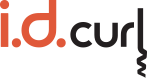 Logo z napisem \'i.d.curl\' w kolorach pomarańczowym i czarnym, z ozdobnym elementem przypominającym lok włosów.