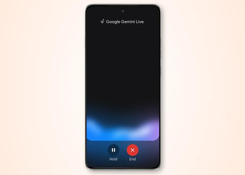 Na ekranie smartfona widoczny jest interfejs połączenia z napisem \'Google Gemini Live\'. Na dole ekranu znajdują się przyciski \'Hold\' i \'End\'.