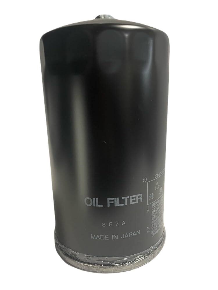 Czarny filtr oleju z napisem \'OIL FILTER 867A MADE IN JAPAN\' oraz dodatkowymi oznaczeniami i symbolami ostrzegawczymi na powierzchni.