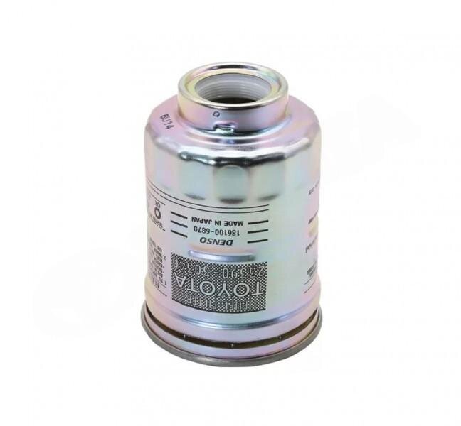 Metalowy filtr paliwa z widocznymi napisami: \'TOYOTA\', \'23390-30340\', \'DENSO\', \'MADE IN JAPAN\'.