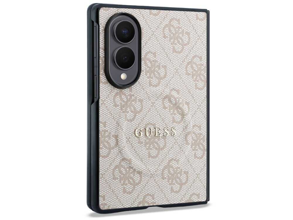 Etui na telefon z wzorem w jasne logo na beżowym tle, z napisem \'GUESS\' na środku. Widać wycięcie na aparat z dwoma obiektywami.