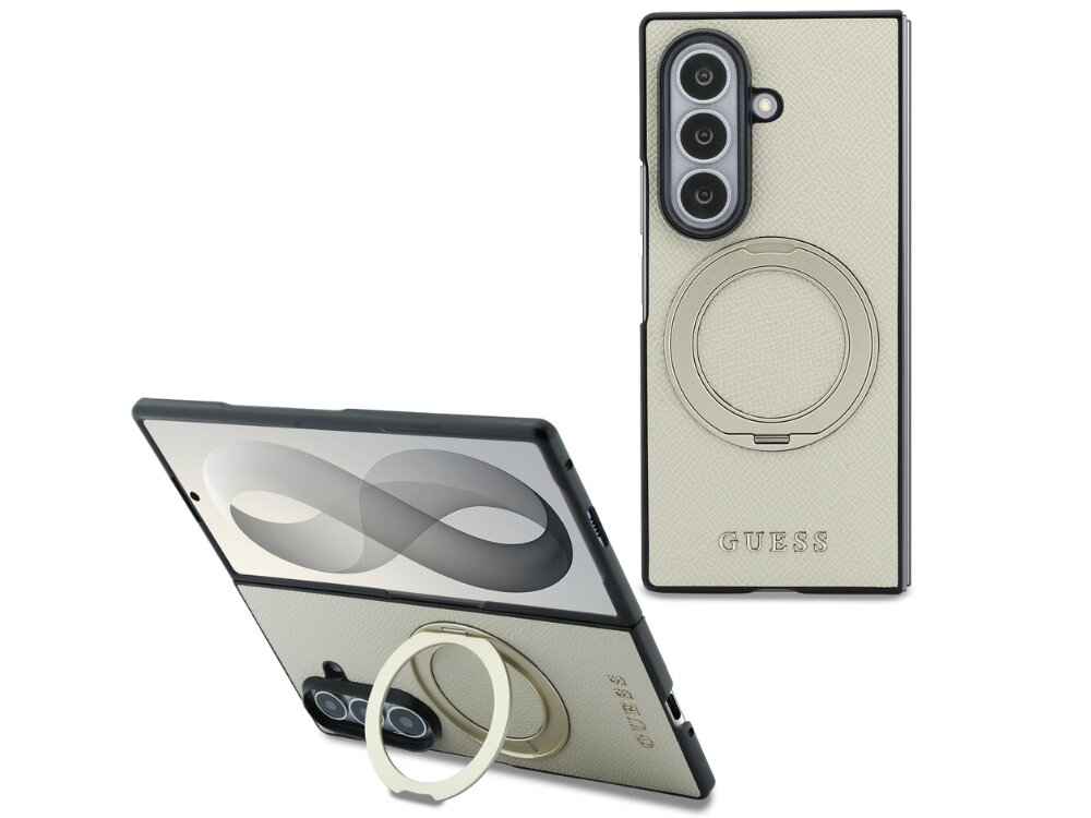 Beżowe etui z logo GUESS, wyposażone w magnetyczny uchwyt pierścieniowy, przeznaczone do telefonu Samsung Galaxy Z Fold 8 Ultra. Etui ma teksturowaną powierzchnię i wycięcia na aparat oraz inne elementy telefonu.