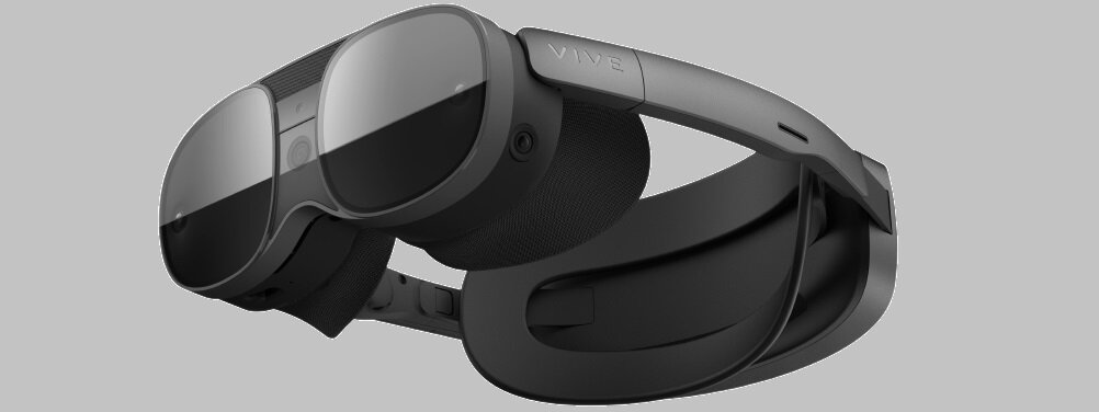 Na obrazie widoczne są gogle VR w kolorze czarnym z napisem \'VIVE\' na oprawie. Gogle mają nowoczesny design z dużymi soczewkami i elastycznym paskiem.