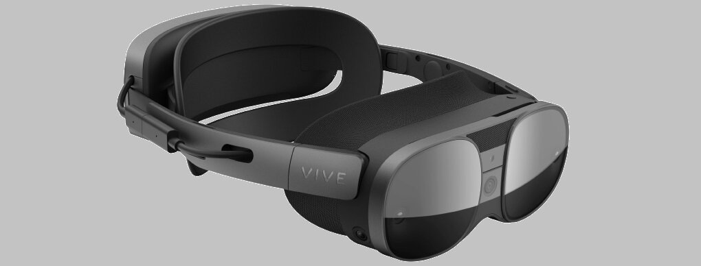 Na obrazie widoczne są gogle VR w kolorze czarnym z napisem \'VIVE\' na opasce. Gogle mają nowoczesny design z dużymi, ciemnymi soczewkami.