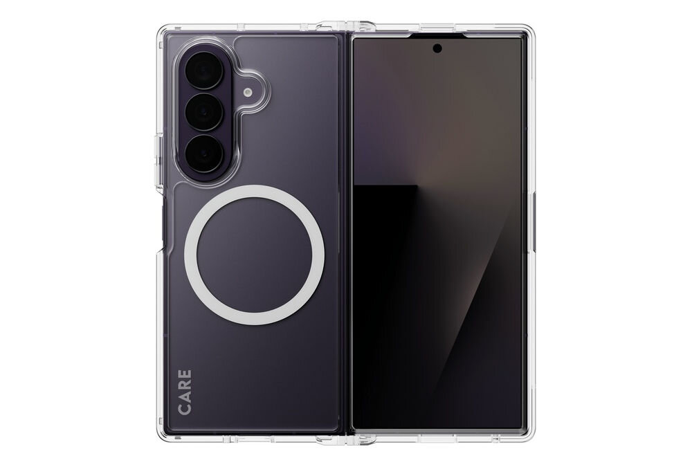 Przezroczyste etui na telefon z widocznym napisem \'CARE\' i okrągłym wzorem na tylnej części. Etui jest dopasowane do urządzenia z trzema obiektywami aparatu.