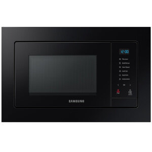 Czarna kuchenka mikrofalowa z panelem dotykowym po prawej stronie, na którym widoczny jest czas 12:00 oraz kilka opcji menu. Na froncie znajduje się logo \'SAMSUNG\'.