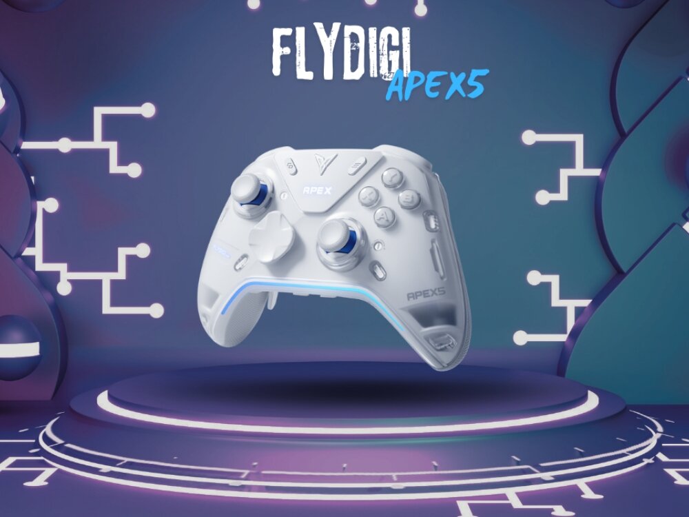 Na obrazie widoczny jest biały kontroler z napisem \'APEX\' na tle futurystycznej sceny z elementami graficznymi. U góry znajduje się tekst \'FLYDIGI APEX 5\'.