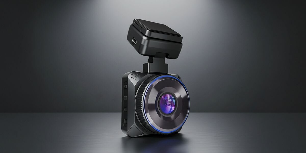 NAVITEL R600 PRO - kamera samochodowa z dużym obiektywem i regulowanym uchwytem montażowym