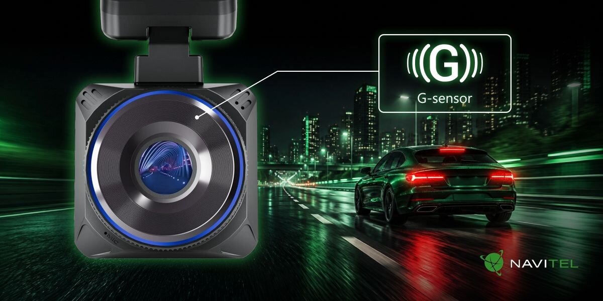 NAVITEL R600 PRO G-sensor kolizji, gwałtownego hamowania lub nagłego manewru oznacza odpowiedni fragment nagrania zapisu w pętli Czułość czujnika można dopasować - Frontowa część kamery samochodowej z oznaczeniem wbudowanego czujnika przeciążeń na tle jednowymiarowego ruchu nocnego.