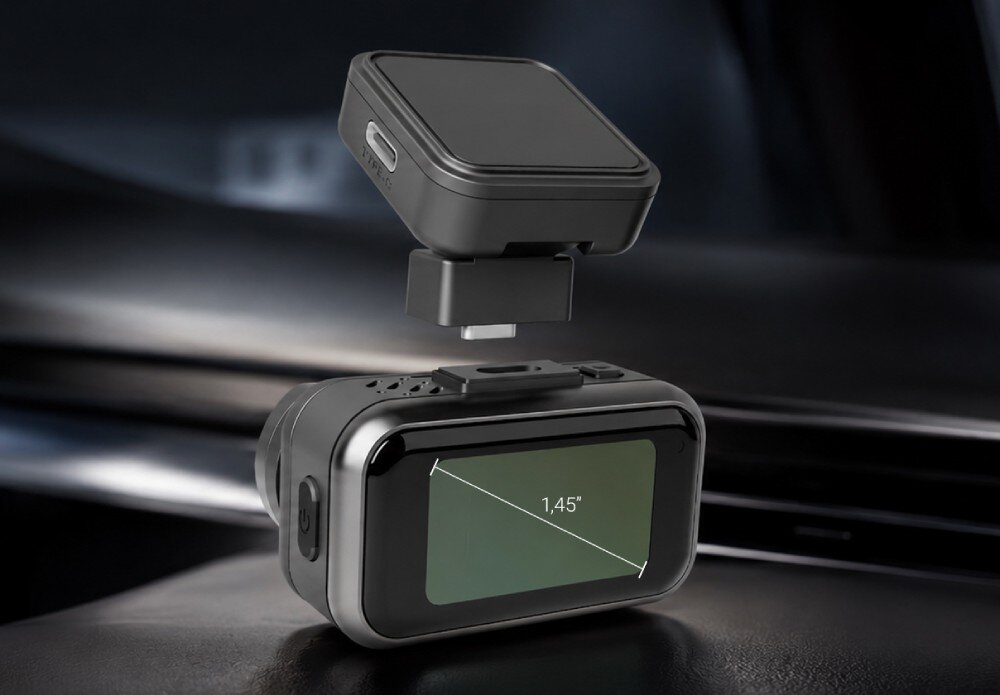 Wideorejestrator NAVITEL R88 Pro GPS z odłączanym magnetycznym uchwytem, pokazany od strony ekranu