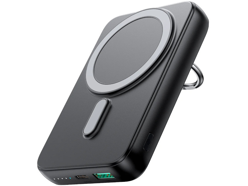 Czarny powerbank z okrągłym elementem na powierzchni i prostokątnym przyciskiem. Widoczne są porty USB i wskaźniki LED.