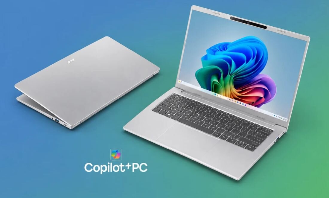 Na obrazie widoczne są dwa laptopy w kolorze srebrnym, jeden otwarty z widocznym ekranem i klawiaturą, drugi zamknięty. Na ekranie otwartego laptopa wyświetla się kolorowa grafika, a poniżej znajduje się napis \'Copilot+PC\'.