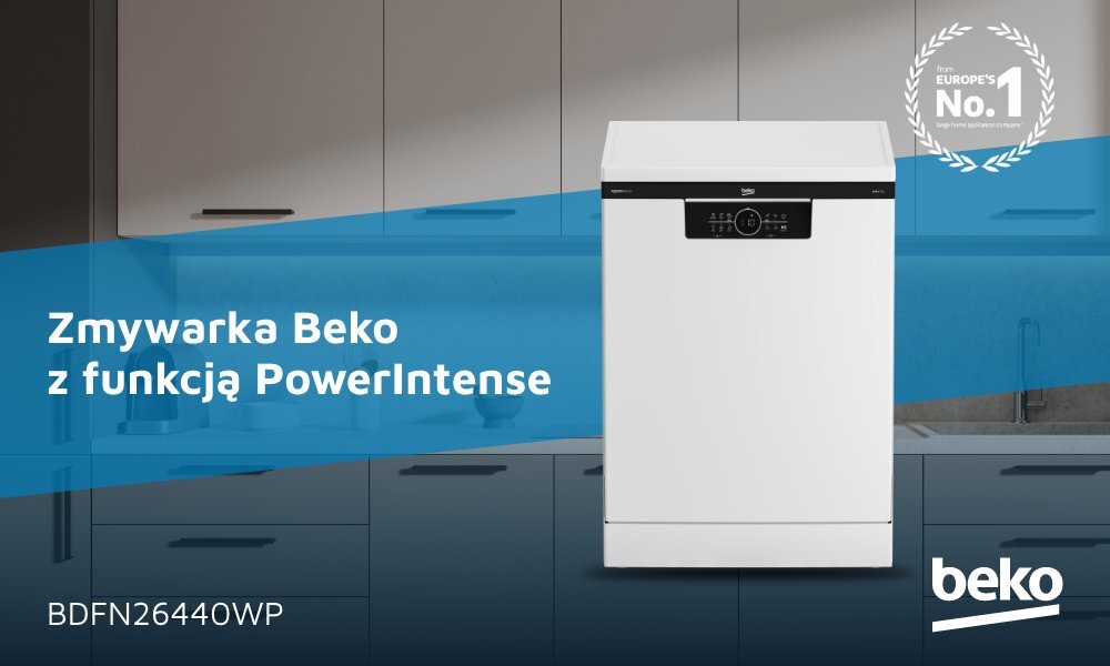 Na obrazie znajduje się biała zmywarka z panelem sterowania na górze, umieszczona w nowoczesnej kuchni. Widoczny jest tekst: \'Zmywarka Beko z funkcją PowerIntense\' oraz \'BDFN26440WP\', a także logo \'beko\'.
