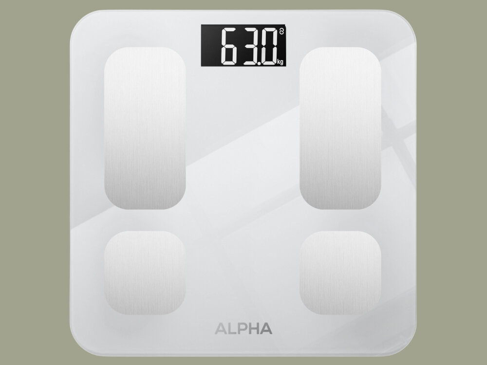 Waga łazienkowa z wyświetlaczem pokazującym 63.0 kg oraz logo ALPHA na dole. Posiada cztery metaliczne elektrody na powierzchni.