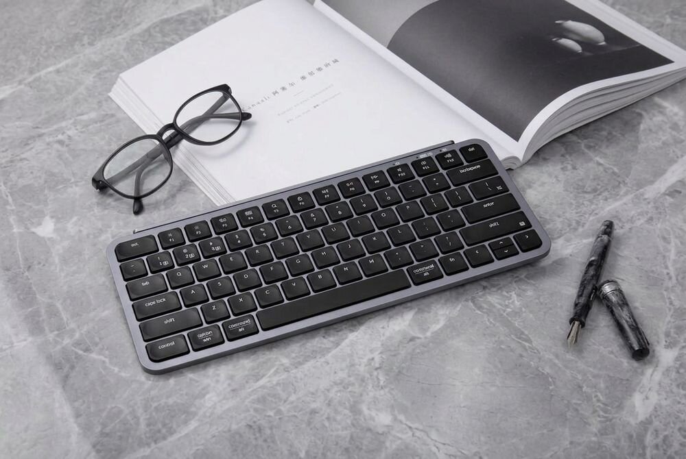 KEYCHRON B1 Pro Solidna konstrukcja odporność 296 x 130 x 5,2 mm 425 g - klawiatura na książce