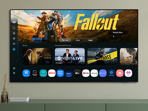 480x360-one ui tizen one ui tizen mo eu mo Telewizor wyświetla ekran główny z aplikacjami streamingowymi, w tym \'prime video\', \'Netflix\', \'YouTube\', oraz reklamą serialu \'Fallout\'. Na dolnym pasku widoczne są ikony różnych aplikacji, takich jak \'prime video\', \'Netflix\', \'YouTube\', \'Apple TV\'.