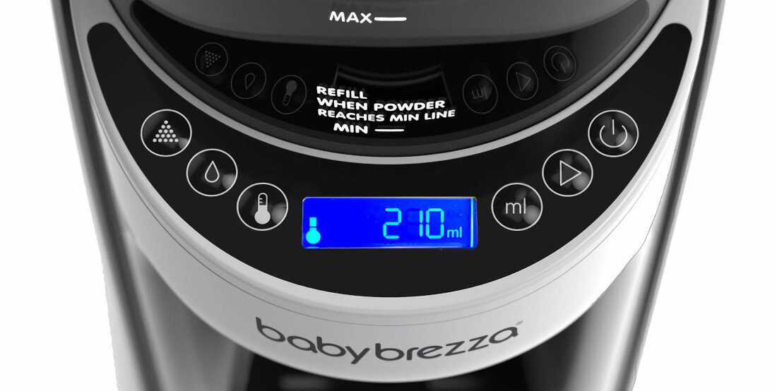 Panel sterowania urządzenia z wyświetlaczem pokazującym \'210 ml\' oraz przyciskami funkcyjnymi. Widoczne logo \'babybrezza\'.