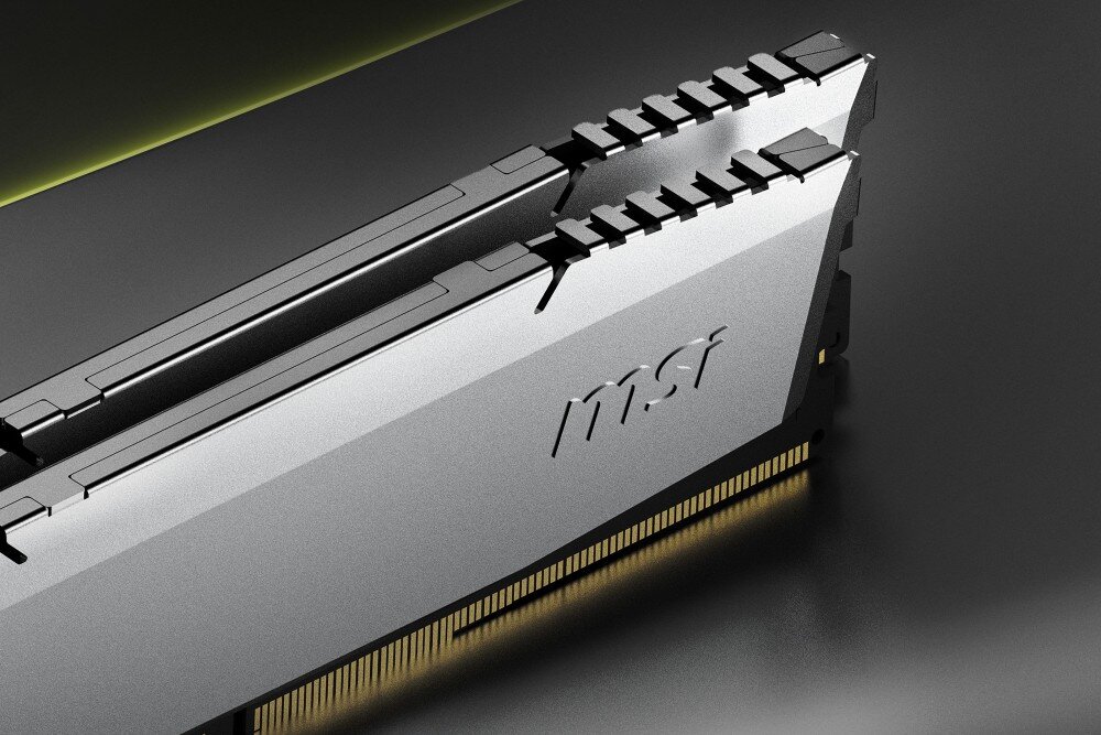 Na obrazie widoczne są dwa moduły pamięci RAM z logo \'msi\' na metalowej obudowie. Moduły mają złote złącza i czarne elementy na górze.