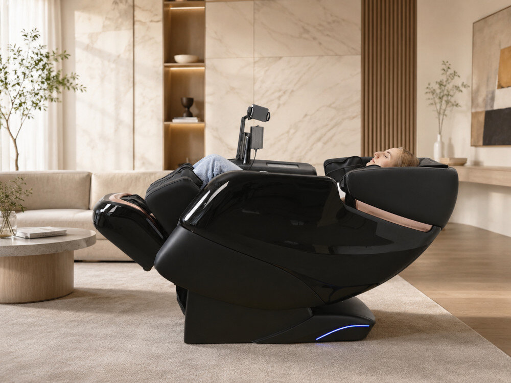 Fotel masujący EXTRALINK 3D Zero Gravity SL-Track Czarno-różowy zdjęcie lifestyle Ciepło i Thai Stretch Podgrzewanie pleców i nóg łączy masaż z przyjemnym ciepłem