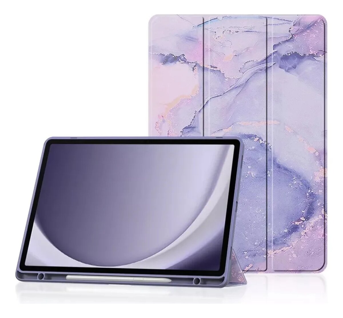 Etui do tabletu z miejscem na rysik, w kolorze fioletowym z marmurkowym wzorem. Tablet jest ustawiony w pozycji poziomej, a etui pełni funkcję podstawki.