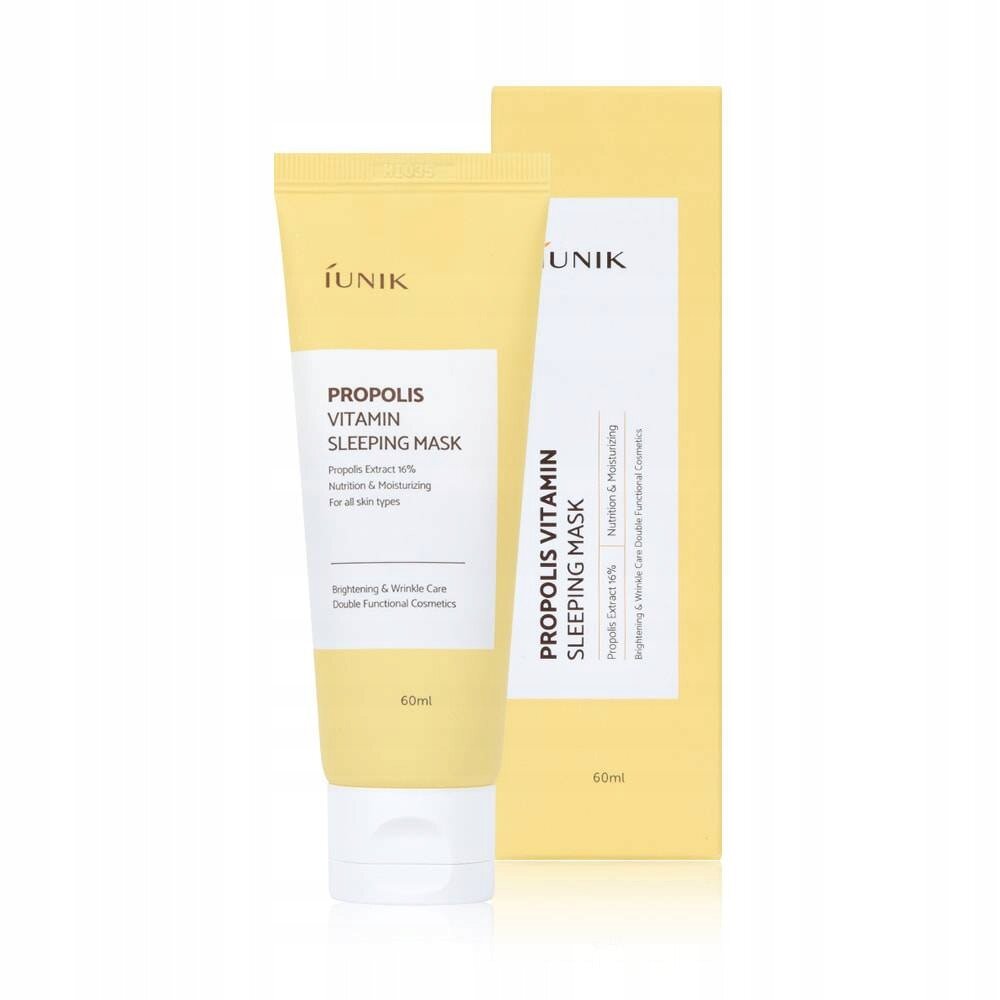 Na obrazie widoczna jest żółta tubka z napisem \'IUNIK PROPOLIS VITAMIN SLEEPING MASK\' oraz żółte pudełko z tym samym napisem. Tubka ma pojemność 60 ml.