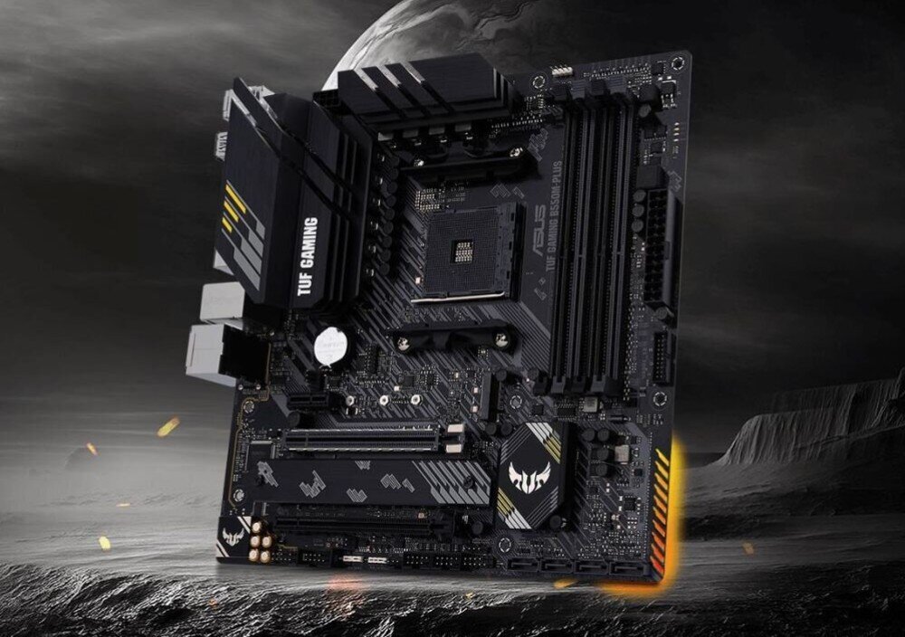 Obraz przedstawia płytę główną z widocznymi napisami \'TUF GAMING\' i \'ASUS\'. W tle znajduje się ciemny, kosmiczny krajobraz.