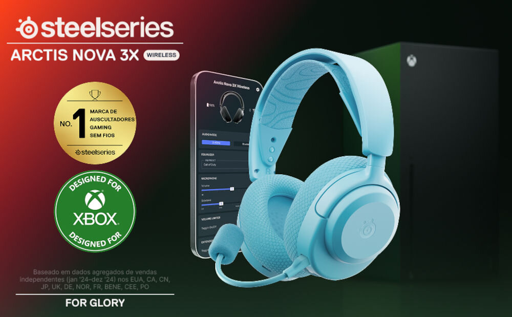 Na obrazie widoczne są niebieskie słuchawki bezprzewodowe z mikrofonem, obok których znajduje się smartfon z aplikacją oraz konsola do gier. Na górze widnieje logo \'steelseries\' oraz napis \'ARCTIS NOVA 3X WIRELESS\'.