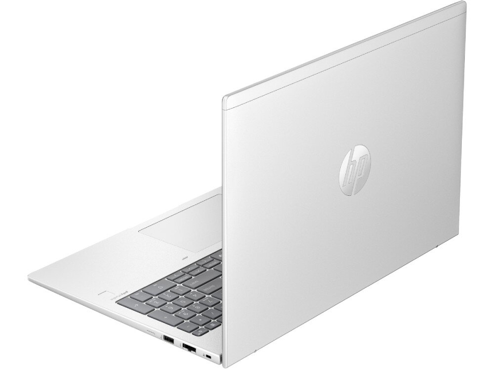 Srebrny laptop z widocznym logo HP na pokrywie, częściowo otwarty, ukazujący klawiaturę i porty po bokach.
