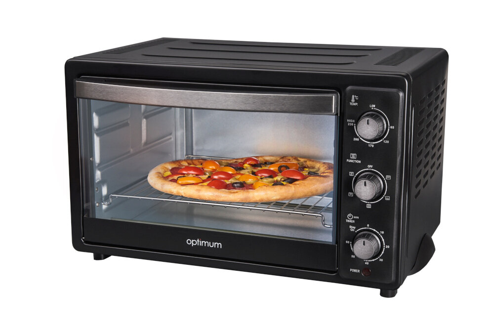 Czarny mini piekarnik z przezroczystymi drzwiczkami, wewnątrz którego znajduje się pizza. Na panelu bocznym znajdują się trzy pokrętła oraz przycisk, a na dole widnieje napis \'optimum\'.