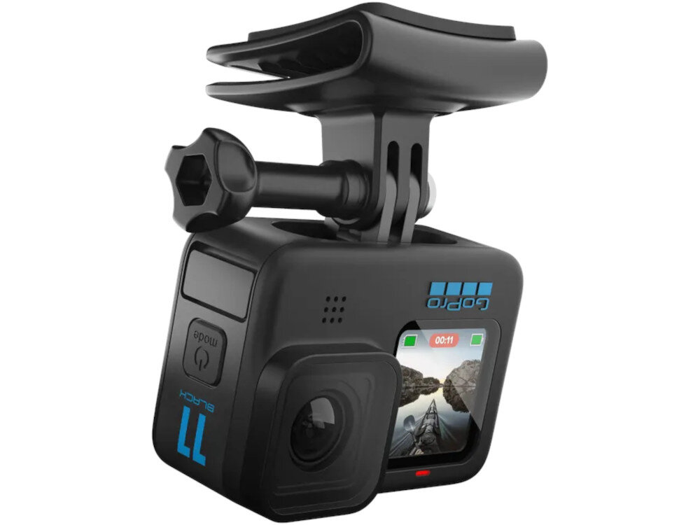 Na zdjęciu widoczna jest kamera sportowa z zamocowanym uchwytem na głowę. Na ekranie kamery wyświetlany jest obraz krajobrazu, a obok znajduje się logo \'GOPRO\'.