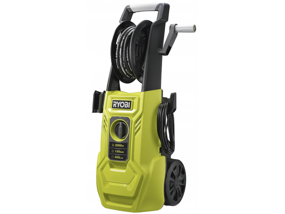 Na zdjęciu znajduje się zielona myjka ciśnieniowa z czarnymi elementami, oznaczona logo \'RYOBI\'. Widoczne są parametry: 2000W, 150bar, 450l/h oraz zwinięty wąż na szczycie urządzenia.