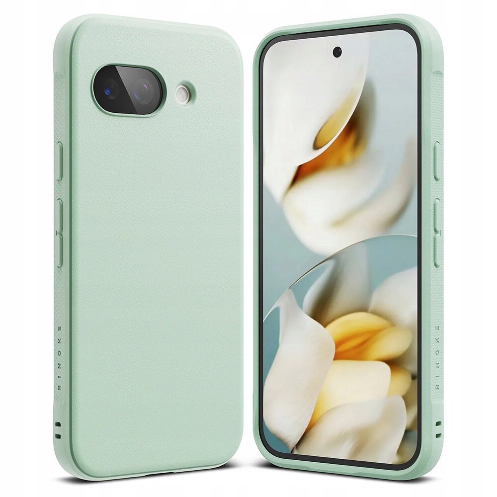 Obraz przedstawia zielone etui na telefon z matowym wykończeniem, z widocznymi przyciskami bocznymi i wycięciem na aparat. Na etui znajduje się napis \'RINGKE\'.