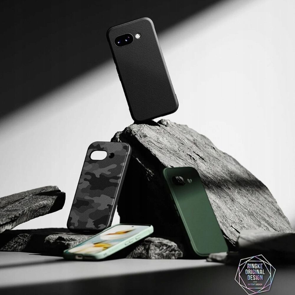 Na obrazie widoczne są trzy etui na telefon w różnych kolorach i wzorach, ustawione na kamieniach. W prawym dolnym rogu znajduje się logo z napisem \'RINGKE ORIGINAL DESIGN\'.
