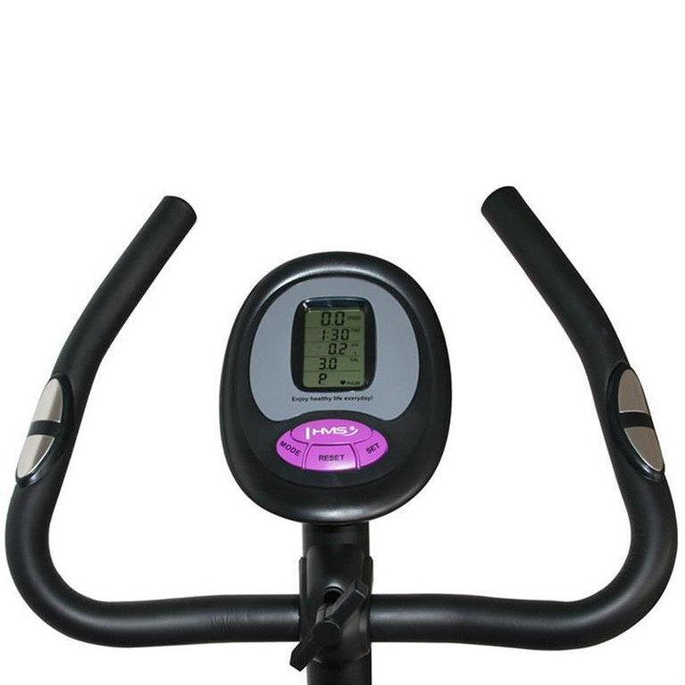 Kierownica roweru magnetycznego z wyświetlaczem LCD pokazującym dane treningowe. Na panelu widoczne są przyciski: MODE, RESET, SET oraz logo HMS.