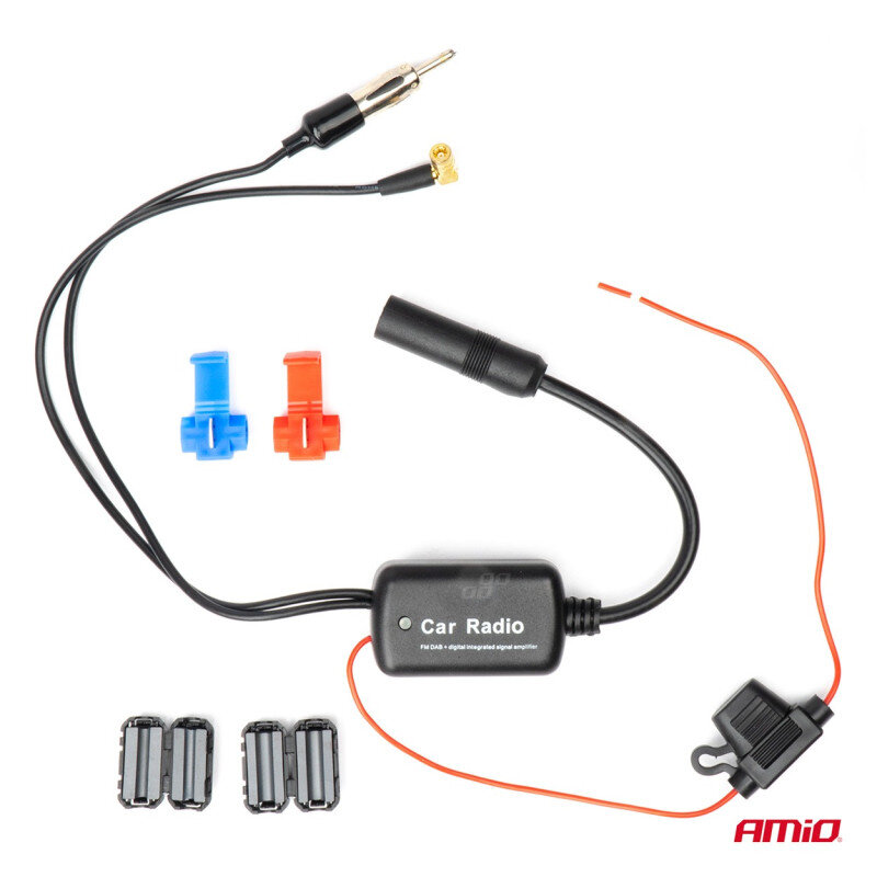 Na obrazie znajduje się zestaw kabli i złączek, w tym czarne przewody z końcówkami oraz kolorowe złączki. Widoczny jest napis \'Car Radio FM DAB + digital integrated signal amplifier\' oraz logo \'AMiO\'.