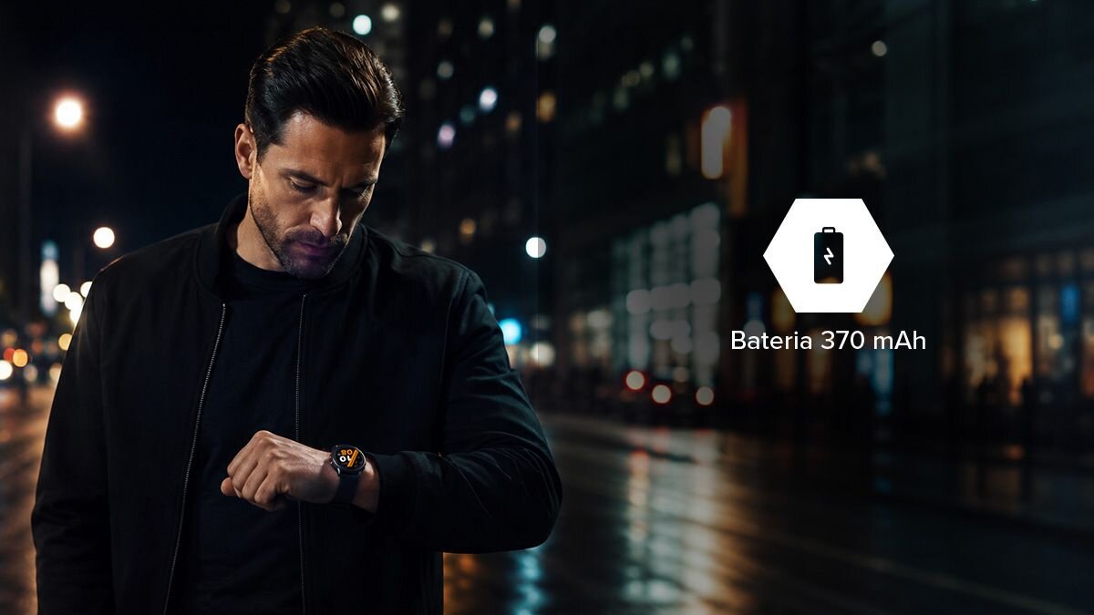 Mężczyzna nocą sprawdza smartwatch HAMMER WATCH VENTUS PRO na miejskiej ulicy; grafika podkreśla baterię o pojemności 370 mAh.
