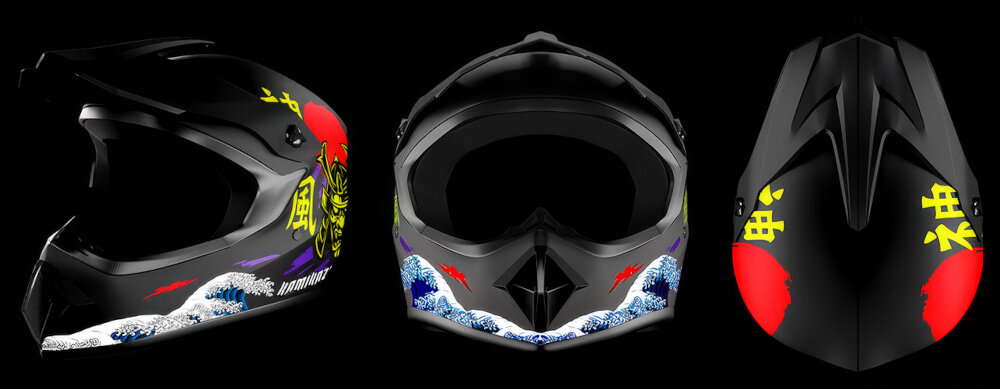 Czarny kask motocyklowy z kolorowymi grafikami przedstawiającymi fale i czerwone akcenty. Na kasku widoczne są żółte znaki oraz logo \'KAMIKAZE\'.