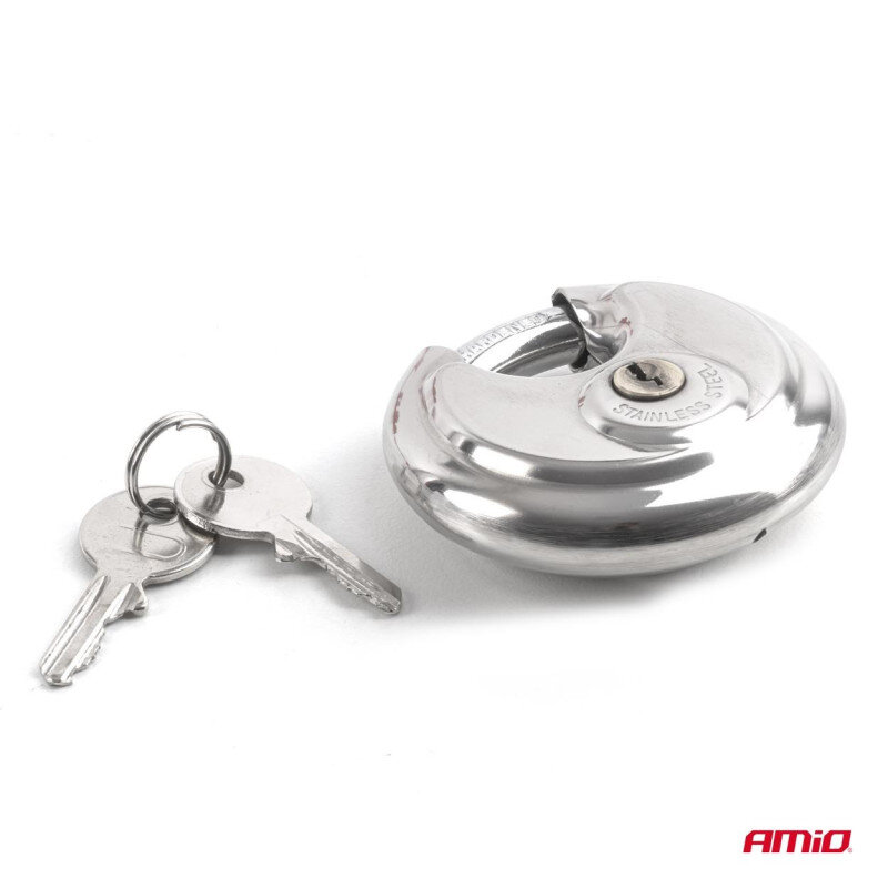 Na obrazie widoczna jest metalowa blokada zaczepu przyczepy z napisem \'STAINLESS STEEL\' oraz dwa klucze. W prawym dolnym rogu znajduje się logo \'AMiO\'.