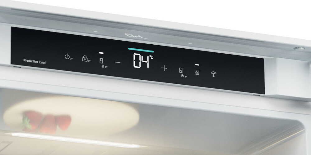 Panel sterowania lodówki z wyświetlaczem pokazującym temperaturę 04°C oraz ikonami funkcji, takimi jak ProActive Cool.