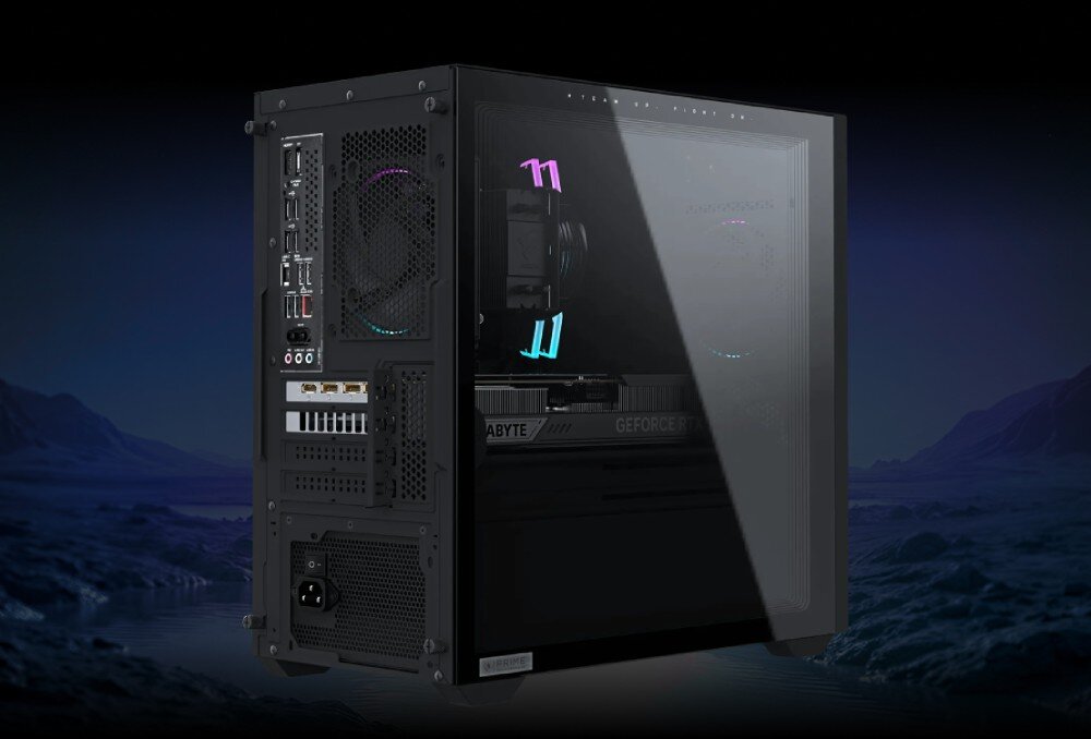 Komputer GIGABYTE Aorus Prime 3 AP3A7N7-5100 Tył i bok obudowy komputerowej z widocznymi portami wejścia i wyjścia oraz podświetlanymi elementami wewnątrz